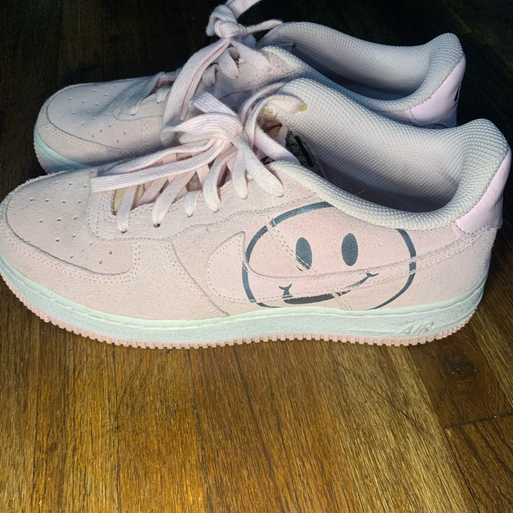 Kids size 6.5Y Nike Have a Nike Day sneakers